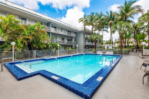 Condo in Miami, Florida, 1 bedroom № 2175216 - photo 4
