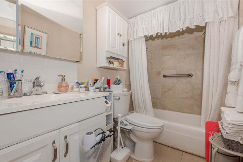 Condo in Miami, Florida, 1 bedroom № 2175216 - photo 23