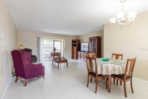 Condo in Tampa, Florida, 4 bedrooms  № 1808937 - photo 11