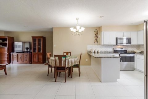 Condo in Tampa, Florida, 4 bedrooms  № 1808937 - photo 13