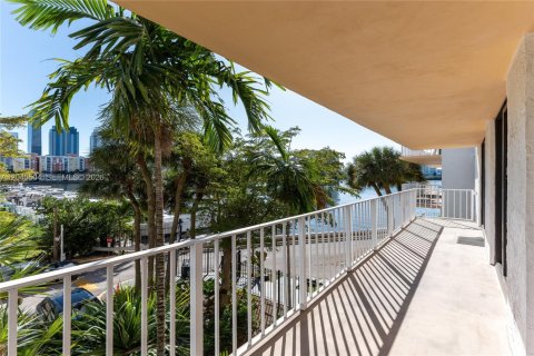 Apartment in Sunny Isles Beach, Florida 2 bedrooms, 115.2 sq.m. № 2087276 - photo 22