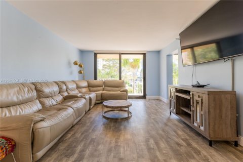 Apartment in Sunny Isles Beach, Florida 2 bedrooms, 115.2 sq.m. № 2087276 - photo 10