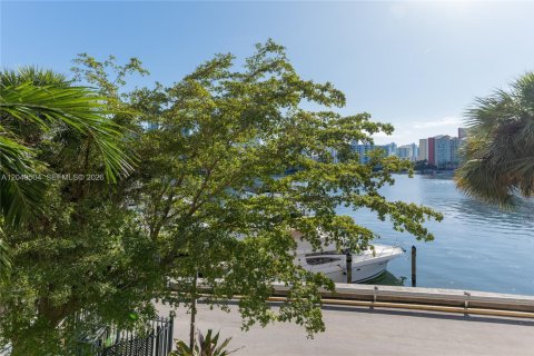 Apartment in Sunny Isles Beach, Florida 2 bedrooms, 115.2 sq.m. № 2087276 - photo 23