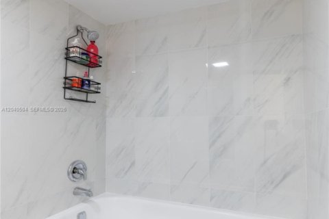 Apartment in Sunny Isles Beach, Florida 2 bedrooms, 115.2 sq.m. № 2087276 - photo 27