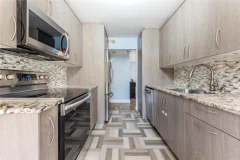 Apartment in Sunny Isles Beach, Florida 2 bedrooms, 115.2 sq.m. № 2087276 - photo 15