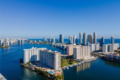 Apartment in Sunny Isles Beach, Florida 2 bedrooms, 115.2 sq.m. № 2087276
