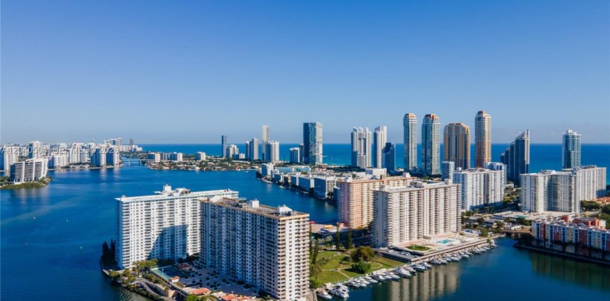 Apartment in Sunny Isles Beach, Florida 2 bedrooms, 115.2 sq.m. № 2087276