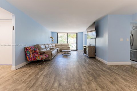Apartment in Sunny Isles Beach, Florida 2 bedrooms, 115.2 sq.m. № 2087276 - photo 5