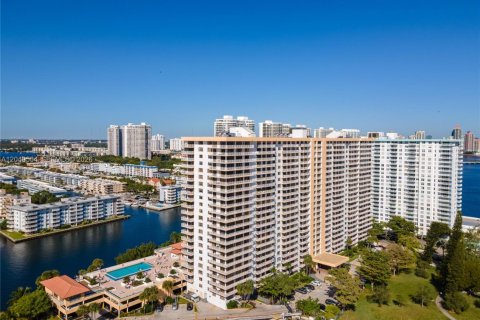 Apartment in Sunny Isles Beach, Florida 2 bedrooms, 115.2 sq.m. № 2087276 - photo 2