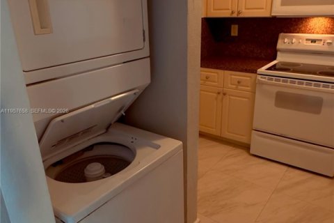 Copropriété à louer à Miami, Floride: 1 chambre, 65.77 m2 № 2021026 - photo 7