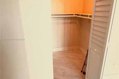 Copropriété à louer à Miami, Floride: 1 chambre, 65.77 m2 № 2021026 - photo 16