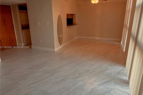 Copropriété à louer à Miami, Floride: 1 chambre, 65.77 m2 № 2021026 - photo 11