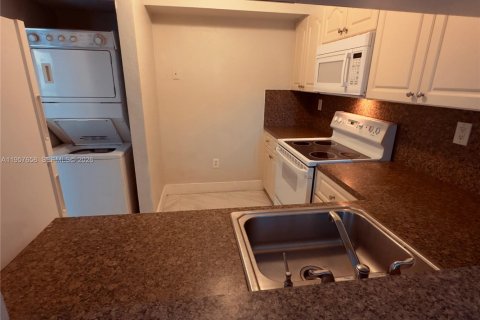 Copropriété à louer à Miami, Floride: 1 chambre, 65.77 m2 № 2021026 - photo 6