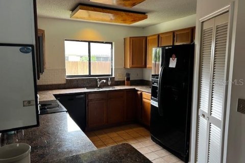 House in Tampa, Florida 4 bedrooms, 220.18 sq.m. № 2390983 - photo 5
