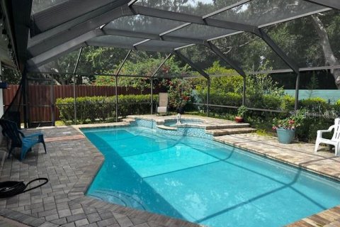 House in Tampa, Florida 4 bedrooms, 220.18 sq.m. № 2390983 - photo 2