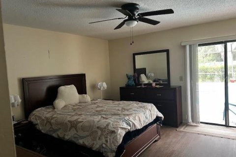 House in Tampa, Florida 4 bedrooms, 220.18 sq.m. № 2390983 - photo 8