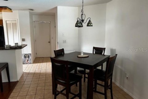 House in Tampa, Florida 4 bedrooms, 220.18 sq.m. № 2390983 - photo 7