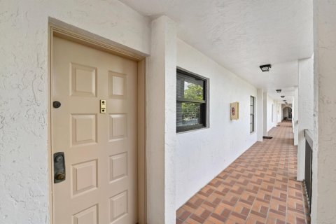 Condo in Lauderhill, Florida, 2 bedrooms  № 1081515 - photo 1