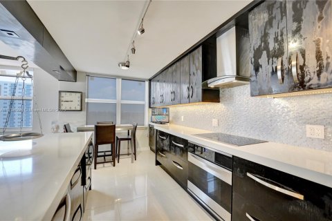 Condo in Hollywood, Florida, 2 bedrooms  № 1861815 - photo 22