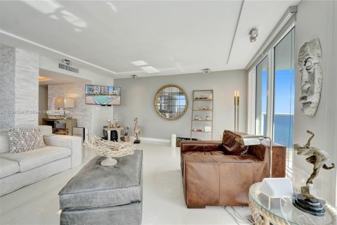 Condo in Hollywood, Florida, 2 bedrooms  № 1861815 - photo 8
