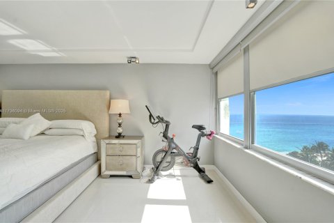 Condo in Hollywood, Florida, 2 bedrooms  № 1861815 - photo 27