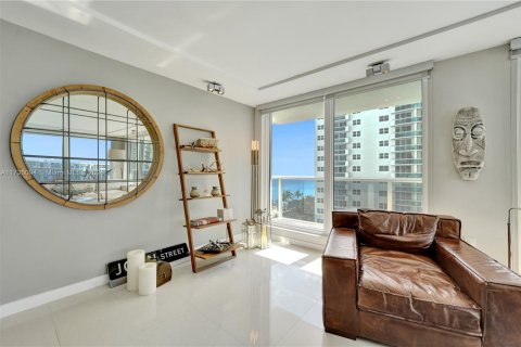 Condo in Hollywood, Florida, 2 bedrooms  № 1861815 - photo 9