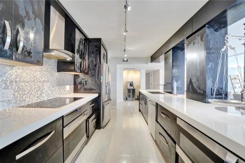 Condo in Hollywood, Florida, 2 bedrooms  № 1861815 - photo 20