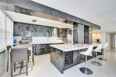 Condo in Hollywood, Florida, 2 bedrooms  № 1861815 - photo 18