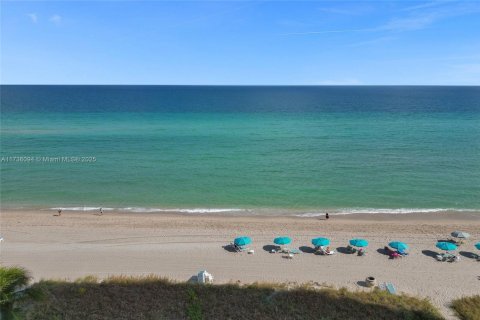 Condo in Hollywood, Florida, 2 bedrooms  № 1861815 - photo 10