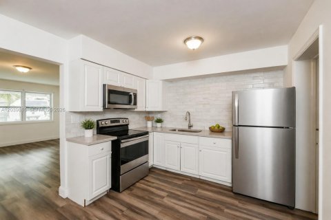 House in Lauderhill, Florida 2 bedrooms, 94.67 sq.m. № 2087101 - photo 4