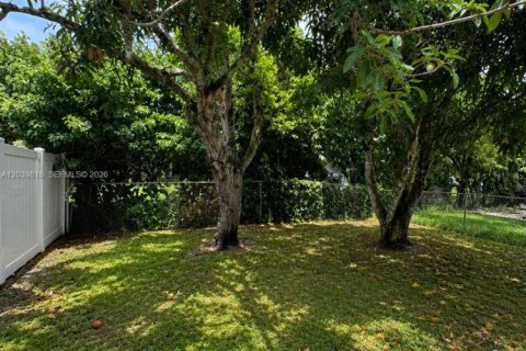 House in Lauderhill, Florida 2 bedrooms, 94.67 sq.m. № 2087101 - photo 9