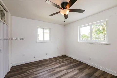 House in Lauderhill, Florida 2 bedrooms, 94.67 sq.m. № 2087101 - photo 7