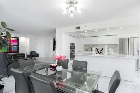 Купить кондоминиум в Авентура, Флорида 2 спальни, 125.7м2, № 1957967 - фото 22