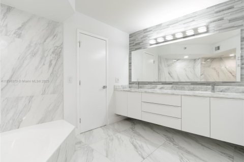 Купить кондоминиум в Авентура, Флорида 2 спальни, 125.7м2, № 1957967 - фото 25