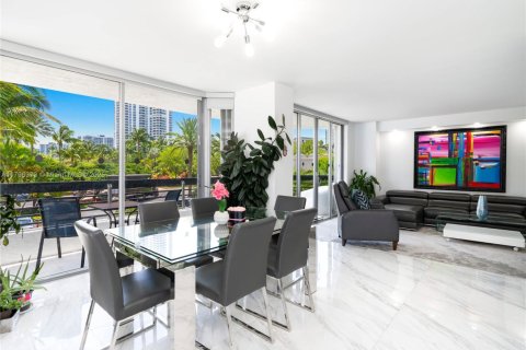 Купить кондоминиум в Авентура, Флорида 2 спальни, 125.7м2, № 1957967 - фото 1