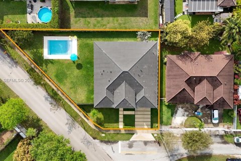 Casa en venta en Cutler Bay, Florida, 4 dormitorios, 250.84 m2 № 2047037 - foto 6