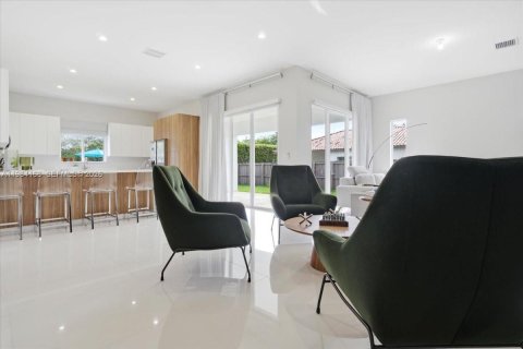 Casa en venta en Cutler Bay, Florida, 4 dormitorios, 250.84 m2 № 2047037 - foto 14