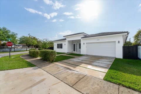 Casa en venta en Cutler Bay, Florida, 4 dormitorios, 250.84 m2 № 2047037 - foto 3