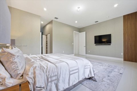 Casa en venta en Cutler Bay, Florida, 4 dormitorios, 250.84 m2 № 2047037 - foto 24