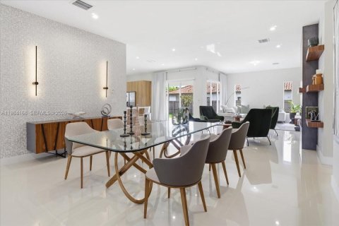 Casa en venta en Cutler Bay, Florida, 4 dormitorios, 250.84 m2 № 2047037 - foto 12