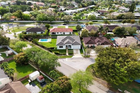 Casa en venta en Cutler Bay, Florida, 4 dormitorios, 250.84 m2 № 2047037 - foto 8