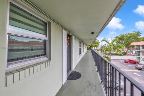 Copropriété à vendre à Oakland Park, Floride: 2 chambres, 92.9 m2 № 1801056 - photo 24