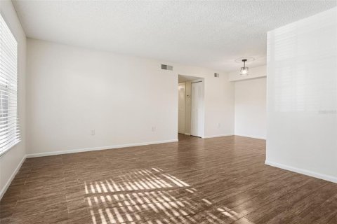 Condo in Palm Harbor, Florida, 2 bedrooms  № 2097485 - photo 3