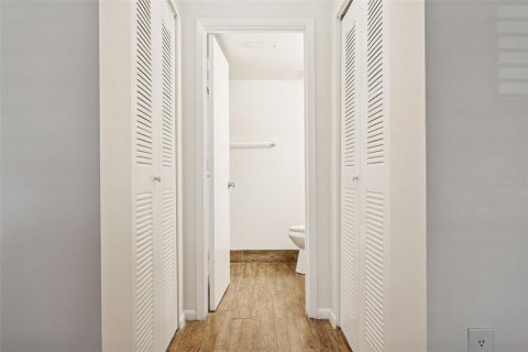 Condo in Palm Harbor, Florida, 2 bedrooms  № 2097485 - photo 16