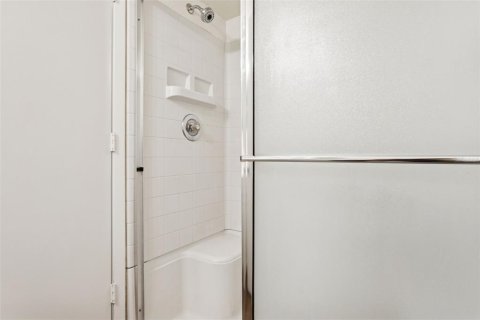 Condo in Palm Harbor, Florida, 2 bedrooms  № 2097485 - photo 18