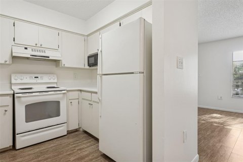 Condo in Palm Harbor, Florida, 2 bedrooms  № 2097485 - photo 8