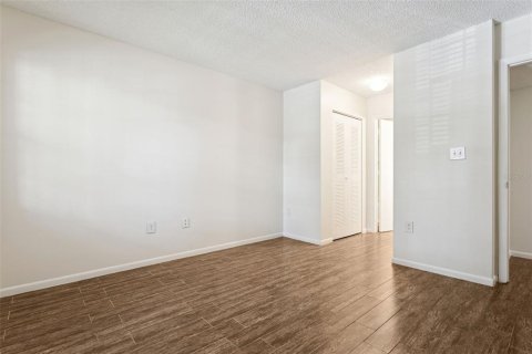 Condo in Palm Harbor, Florida, 2 bedrooms  № 2097485 - photo 15