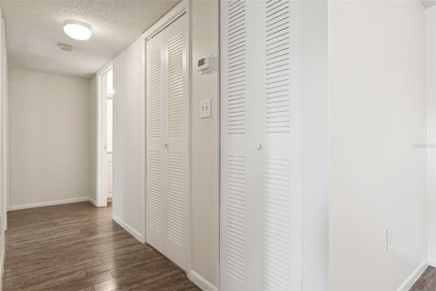 Condo in Palm Harbor, Florida, 2 bedrooms  № 2097485 - photo 9