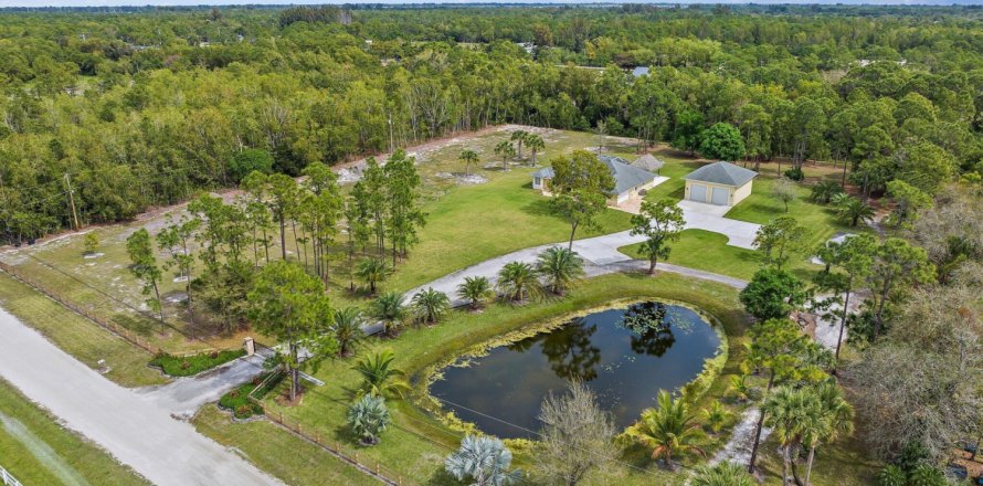 Casa en Loxahatchee Groves, Florida 4 dormitorios, 220.36 m2 № 1043013