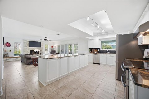 Villa ou maison à vendre à Largo, Floride: 4 chambres, 339.37 m2 № 2418706 - photo 9